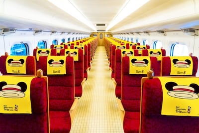 Ya puedes viajar en el tren bala de Mickey Mouse en Japón