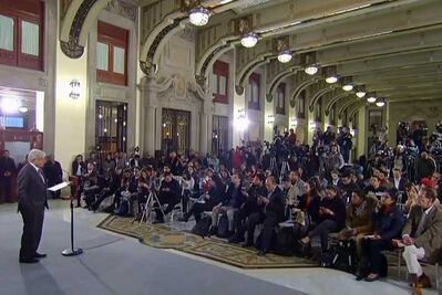 Opten por sector privado responde AMLO a funcionarios inconformes por baja salarial