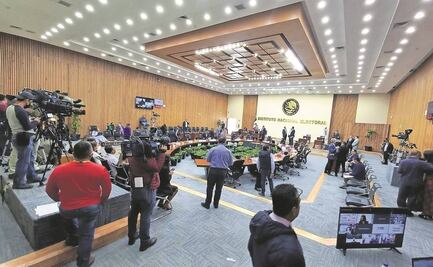 Córdova responde a morenista en el INE: “Este no es lugar para mítines ni vulgaridades"