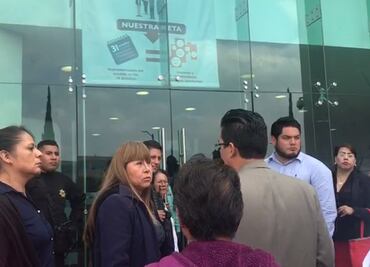 Madres de víctimas de pareja feminicida bloquean acceso a juzgados en Ecatepec