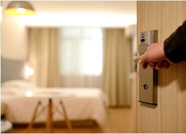 El 55% del personal ocupado en hoteles integrados estaba por outsourcing, según Inegi