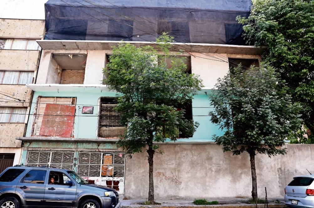 Quienes perdieron su registro coinciden con obras en las que, por ejemplo, se violó el uso de suelo al construir más niveles que los permitidos (BERENICE FREGOSO. EL UNIVERSAL)