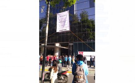 Sindicalizados bloquean instalaciones de Secretaría de Cultura