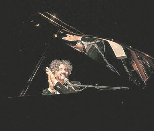 Fito Páez celebra Nobel de Bob Dylan en concierto