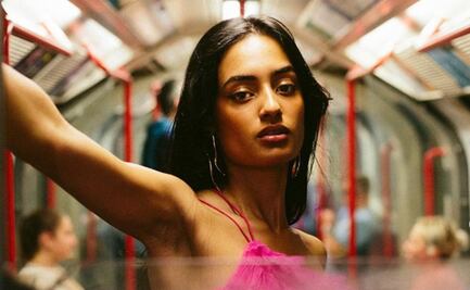 "Tube Girl": Joven baila en Metro de Londres y se convierte en estrella viral de TikTok