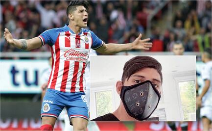 Alan Pulido se engancha con críticos de su cubreboca