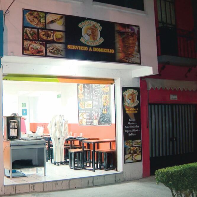 Luego de despojar de sus pertenencias a siete clientes y tres empleados, los delincuentes bajaron las cortinas del local comercial y escaparon (CORTESÍA)