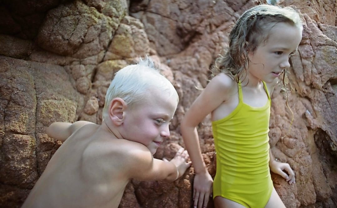 Rodada en la Riviera francesa, la producción de Sugich sigue a Géo, un niño de cinco años que entra al juego de una pandilla infantil para competir saltando desde acantilados. Foto: SULA ENTERTAINMENT