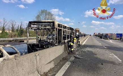 Hombre secuestra e incendia autobús escolar en Italia