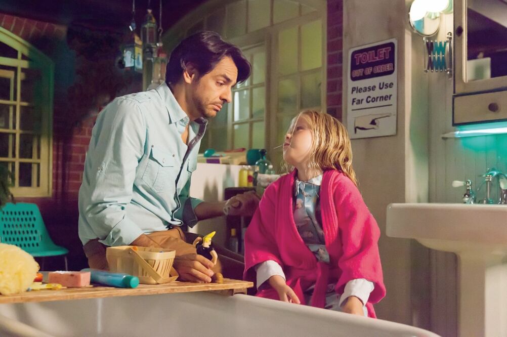 La ópera prima de Eugenio Derbez, que protagoniza con Loreto Peralta, se estrenó en 2013 (CORTESÍA)