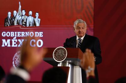Gasolina no subirá de precio pese a alza del crudo: AMLO