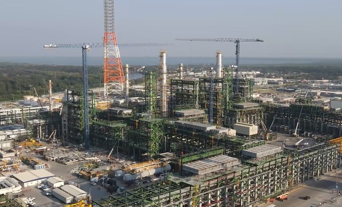 Supervisión de Refinería Olmeca Dos Bocas en Tabasco / Foto: @lopezobrador_