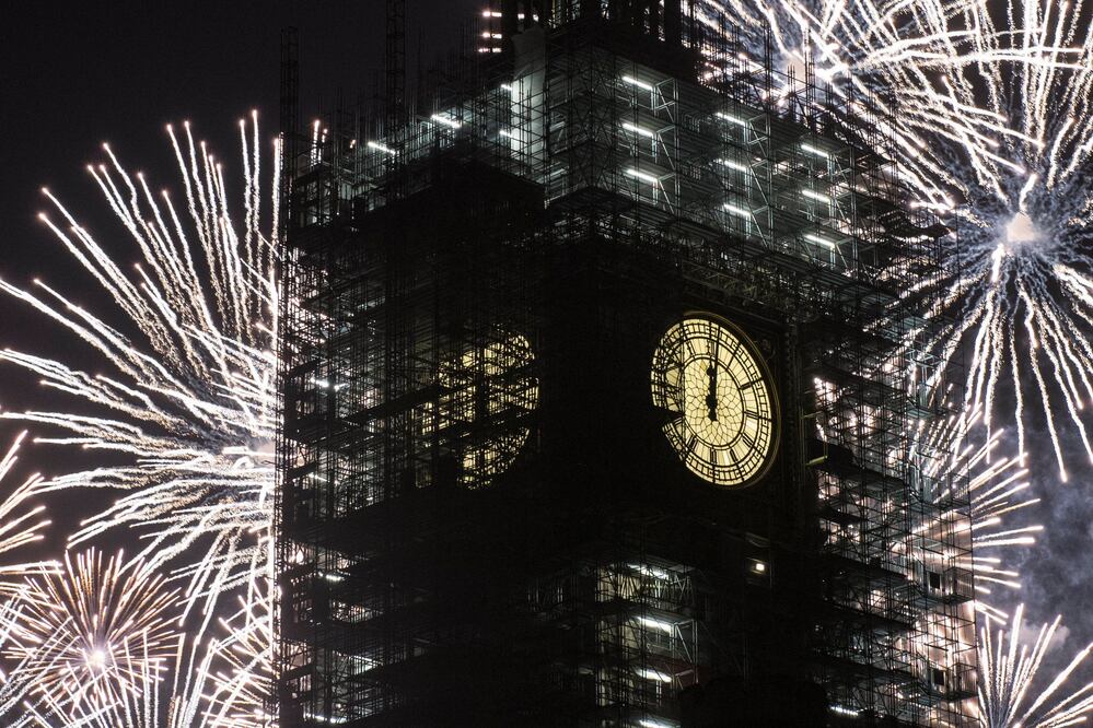 Fuegos artificiales en el Big Ben, Londres. Foto: EFE/EPA/WILL OLIVER