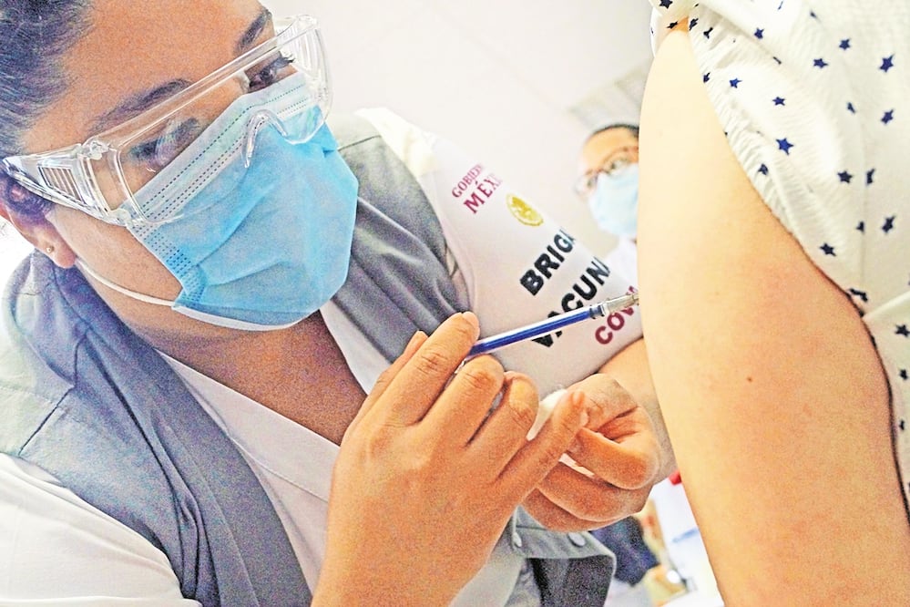 Suman 232 mil 712 vacunas a personal médico en CDMX
