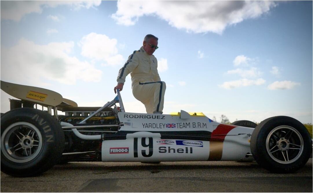 Adrián Fernández sobre el BRM de Pedro Rodríguez - Foto: Cortesía GP de México