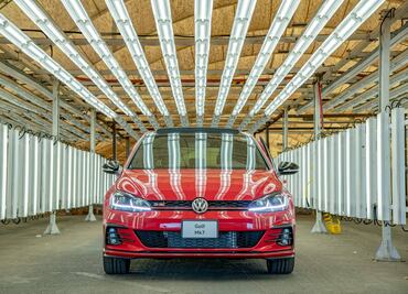 Último Volkswagen Golf GTI fabricado en México será puesto a subasta