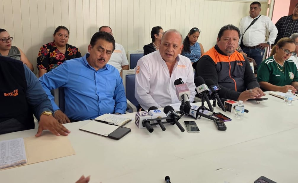 Maestros de la SNTE Morelos inician protestas; exigen pago de 60 millones a 450 maestros jubilados.
Foto: Justino Miranda.
