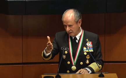 “A la patria y al pueblo no se les traiciona”, dice almirante Rafael Ojeda al ser condecorado en el Senado