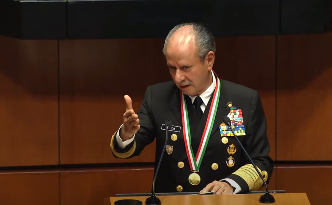 El almirante José Rafael Ojeda Durán recibió la “Medalla de Honor Armada de México”. Foto: Especial