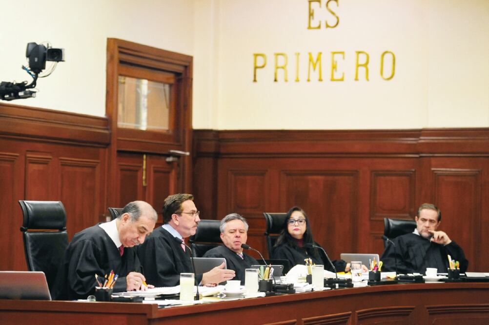 Con seis votos a favor, los ministros de la Suprema Corte declararon que el resguardo domiciliario es constitucional, a pesar de que la Comisión Nacional de los Derechos Humanos lo señalaba como una figura semejante al arraigo (SCJN)