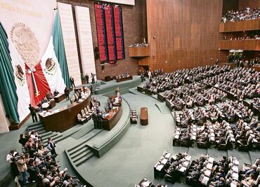 Regresan 76 "chapulines" al Congreso