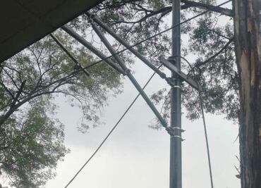 Cae rayo sobre poste de la estación Xotepingo del Tren Ligero; implementan servicio provisional