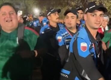 Mexicanos le cantan "A la Víbora de la Mar" a la policía en Qatar
