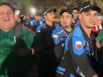 Mexicanos le cantan "A la Víbora de la Mar" a la policía en Qatar