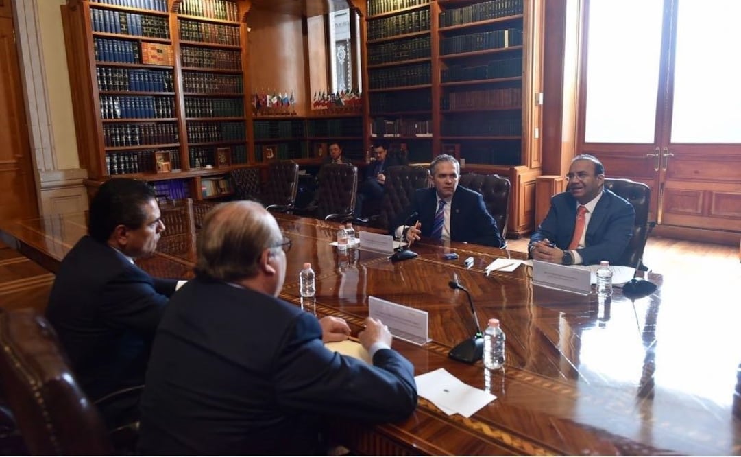 Navarrete Prida se reunió con los gobernadores Silvano Aureoles (Michoacán) y Graco Ramírez (Morelos), así como con el jefe de gobierno de la Ciudad. Miguel Ángel Mancera. /Especial