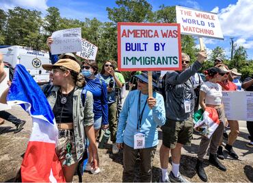 Gobierno de EU niega que detenidos en Alligator Alcatraz estén en huelga de hambre; denuncian noticia falsa