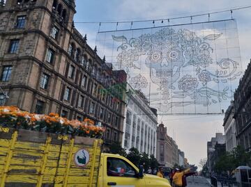 VIDEO Alistan alumbrado por Día de Muertos en el Zócalo; será inaugurado por Clara Brugada el miércoles 30 de octubre