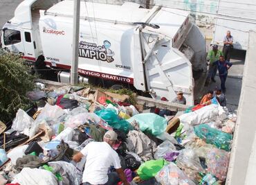 Exprofesor de la UNAM que perdió su empleo acumula 100 toneladas de basura en Ecatepec
