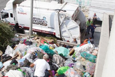 Exprofesor de la UNAM que perdió su empleo acumula 100 toneladas de basura en Ecatepec