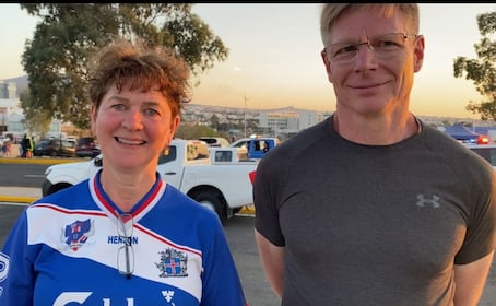 Padres de Anton Einarsson, portero de Islandia, estuvieron presentes en el juego