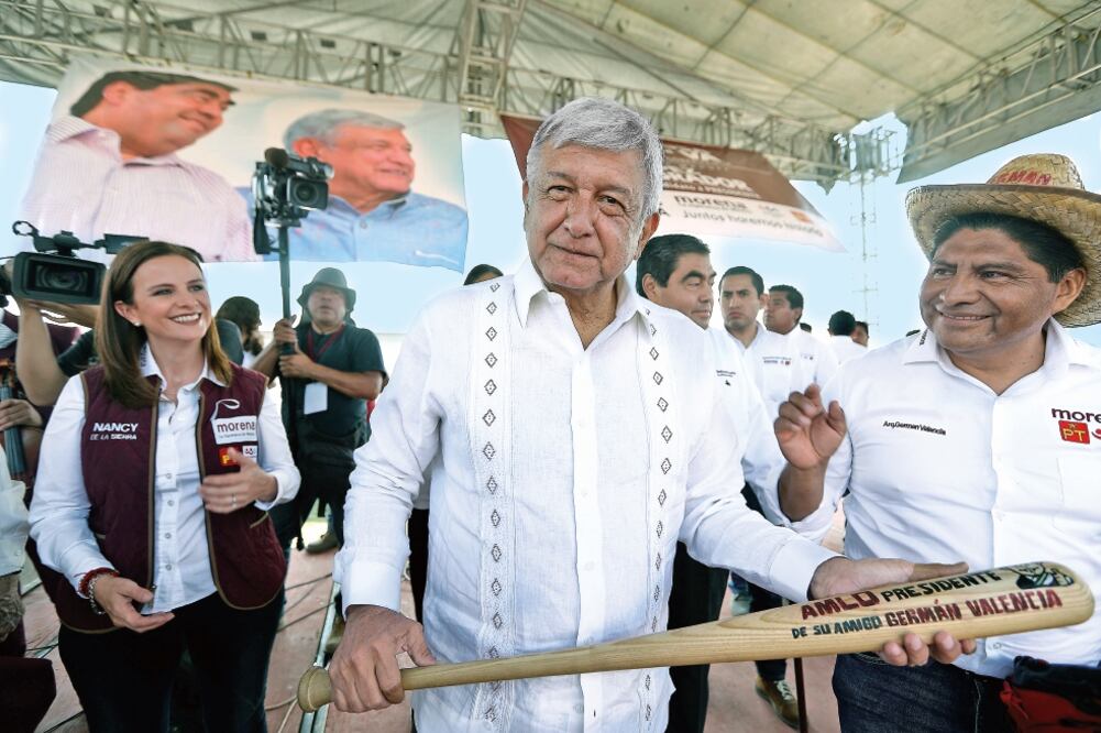 Andrés Manuel López Obrador dijo que ni en Puebla, ni Veracruz va a haber “monarquía”, como, afirmó, pretenden Moreno Valle y Yunes Linares. Foto: VALENTE ROSAS. EL UNIVERSAL