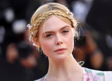 Con foto "embarazada", Elle Fanning sorprende a sus fans
