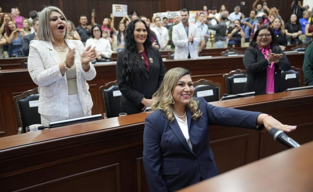 Congreso de Sinaloa toma protesta a Mirna Luz Lora; ocupará la curul de María Teresa Guerra.
Foto: Especial.