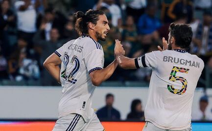 MLS: ¡Otro lesionado! Martín Cáceres estará fuera del LA Galaxy por una fractura 
