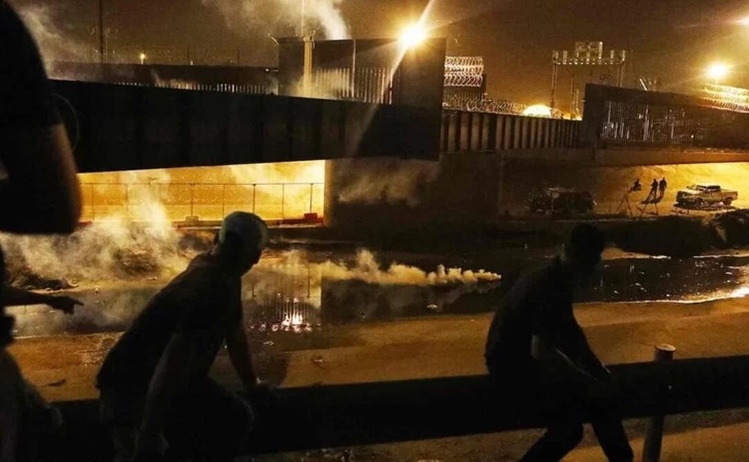 Migrantes en la frontera sur de EU. Foto: AFP