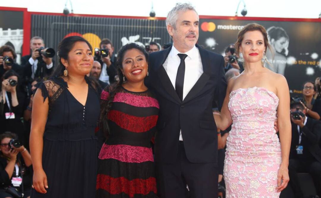 Cuarón y su elenco desfilaron por la alfombra roja del festival de Venecia FOTO: AP