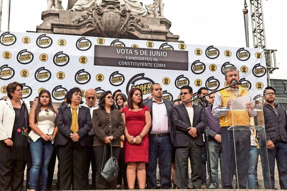 El PRD dio el banderazo de salida a su campaña con un evento en el Ángel de la Independencia y otro en el Monumento a la Revolución (CRISTOPHER ROGEL. EL UNIVERSAL)