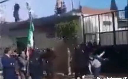 VIDEO. Lanzan huevos y globos de agua a alcaldesa de Morena en desfile militar