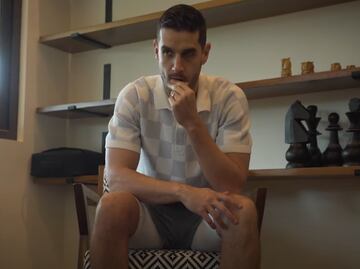 Adrián Marcelo se burla de "La casa de los famosos" con parodia en YouTube