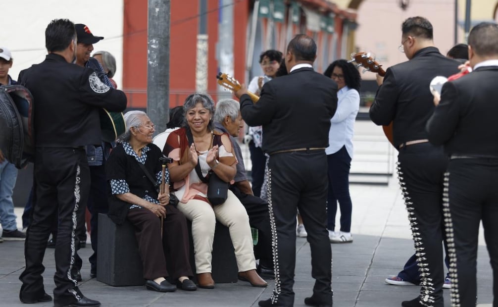 Este 10 de mayo, decenas de familias festejaron el Día de las Madres en la Plaza Garibaldi. Foto: Diego Simón / EL UNIVERSAL