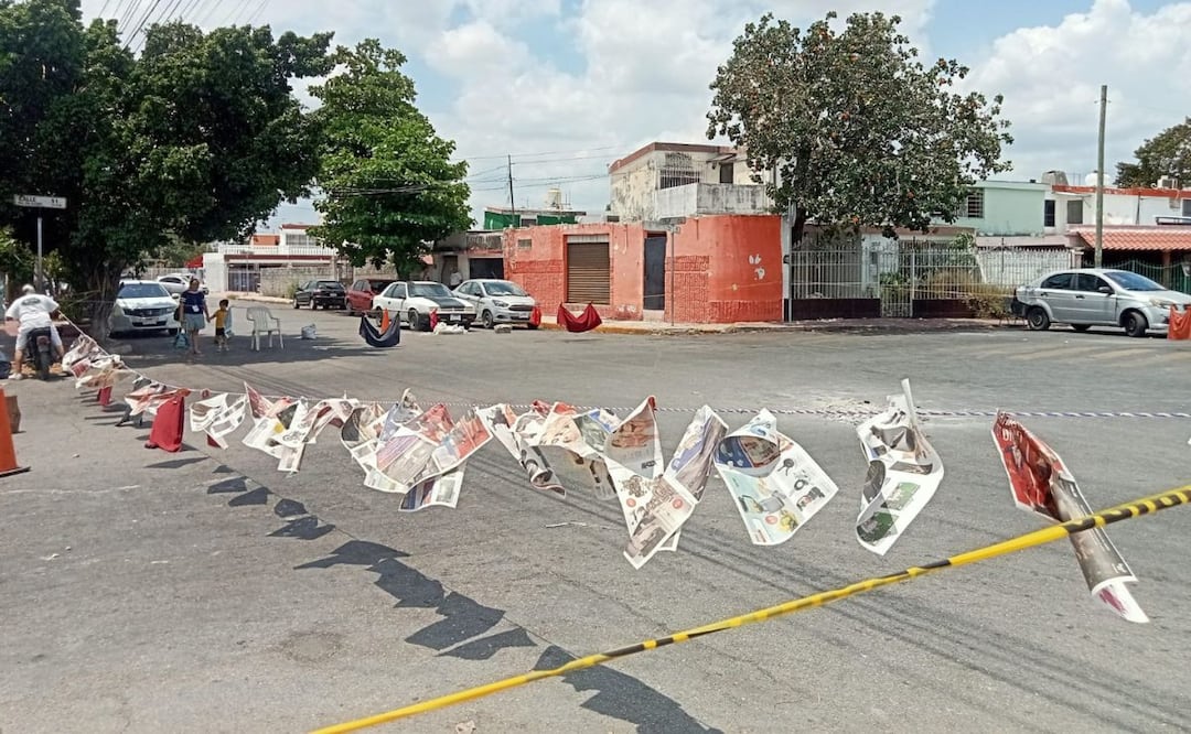 Vecinos de la colonia Pacabtún bloquearon la calle 46 por 51 porque llevan más de 16 horas sin electricidad. | Foto: Especial.