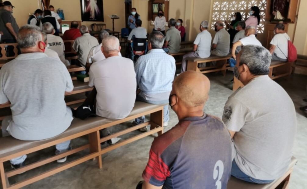 Vacunan contra Covid-19 a internos en penales de Tamaulipas 