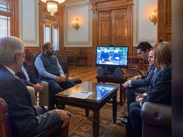 Mexican president pitches universal internet in chat with Mark Zuckerberg