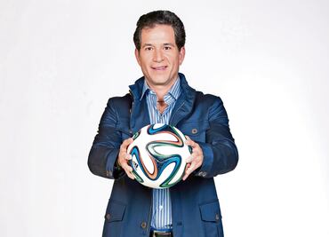 Alarcón gana pleito a revista