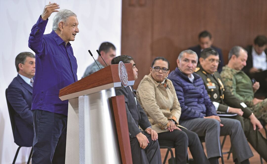En su conferencia de prensa mañanera realizada en Puebla, el presidente López Obrador aseguró que le llama la atención que, de entre todos los acusados, la prensa pusiera atención en sólo tres personajes ligados a la 4T. Foto: Presidencia