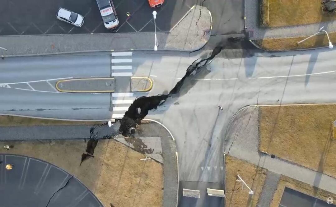 Grieta en Islandia FOTO: @AlertasMundial